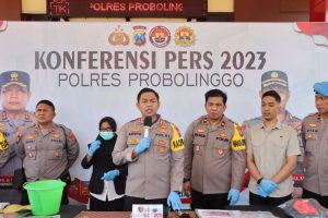 Read more about the article Polres Probolinggo Ungkap Kasus Pembakaran Mobil di Kotaanyar, Komplotan Pelaku Berhasil Diamankan