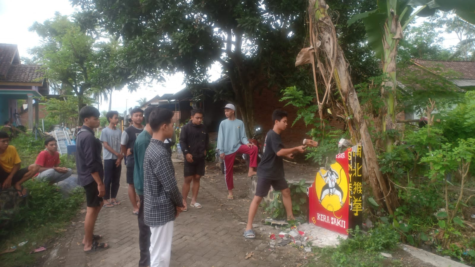 You are currently viewing Sudah 8 Tugu Pencak Silat Dibongkar Sukarela, Kapolresta Banyuwangi Beri Apresiasi Warga Perguruan