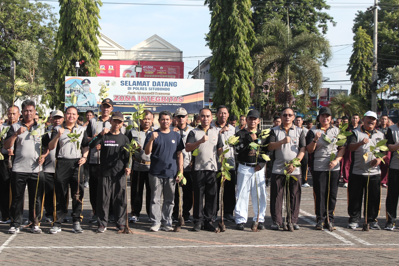 Read more about the article Peringati HUT Brimob dan Polairud, Polres Situbondo Akan Hijaukan Garis Pantai dengan 1.000 Mangrove